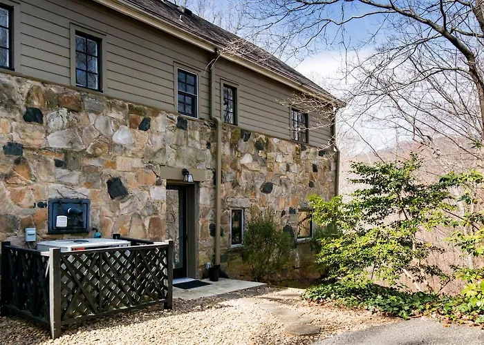 Tryon Places to Stay